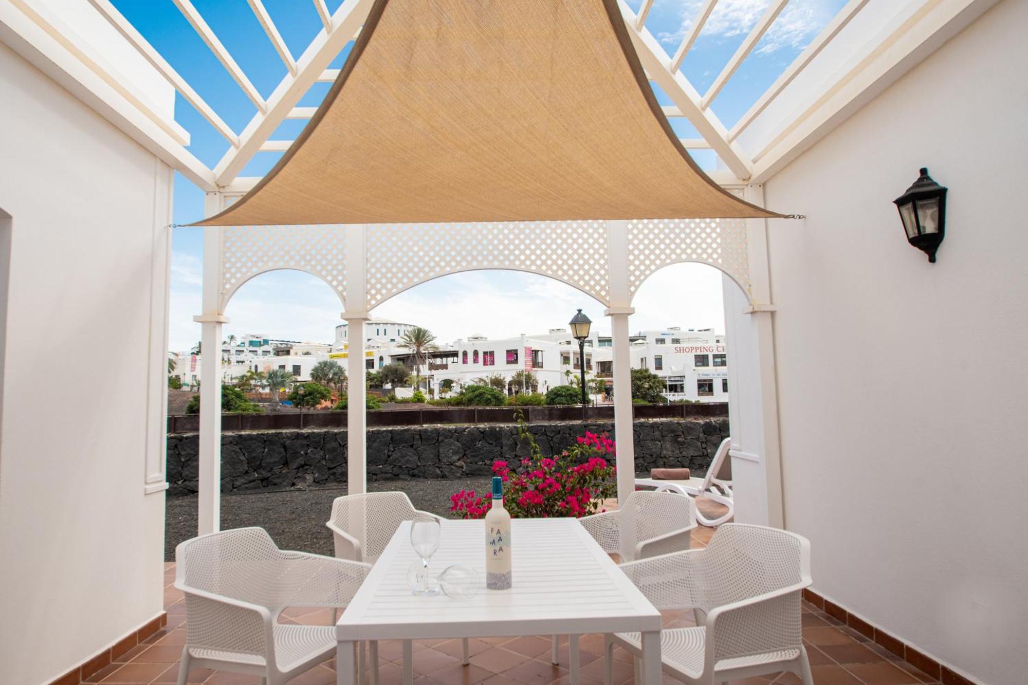 Apartamentos Livvo Coloradamar Playa Blanca  Zewnętrze zdjęcie
